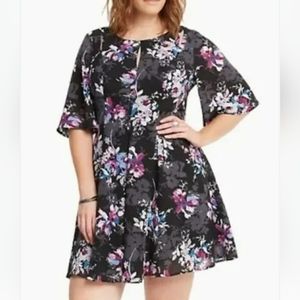 Torrid Floral Flutter Sleeve Dress Size 18